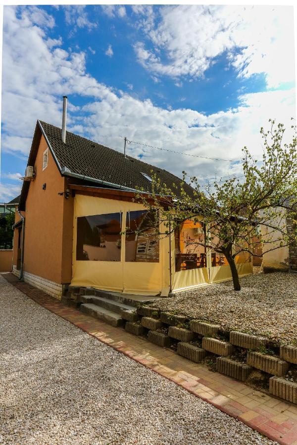 Gárdi Apartman Szekszárd Kültér fotó